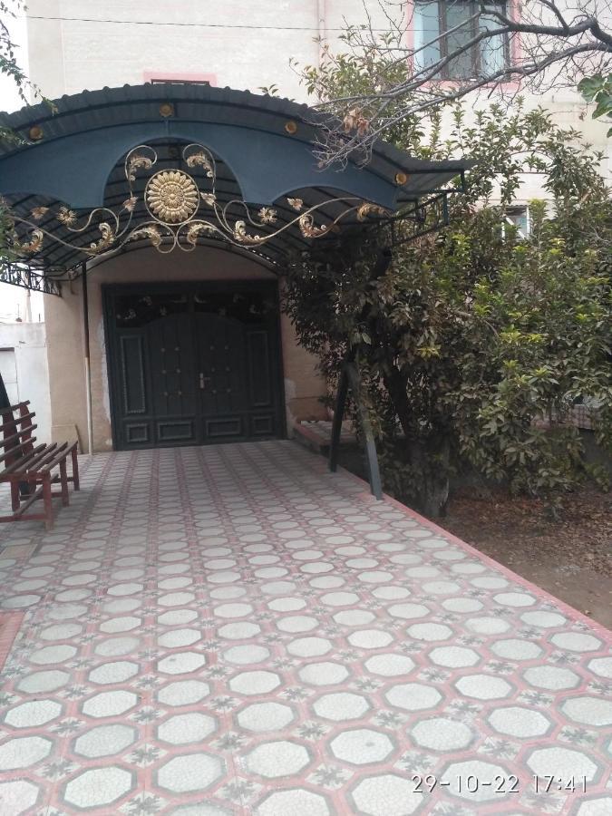 QorowulWestern House住宿加早餐旅馆 外观 照片